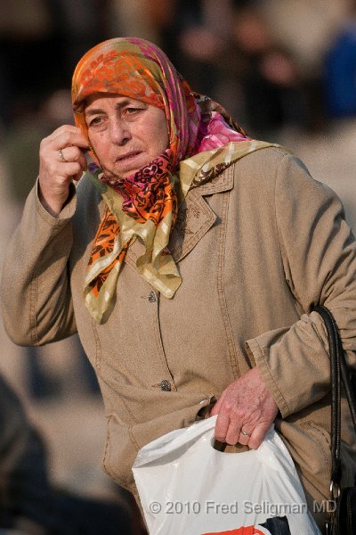 20100403_175941 D300.jpg - Lady near New Mosque